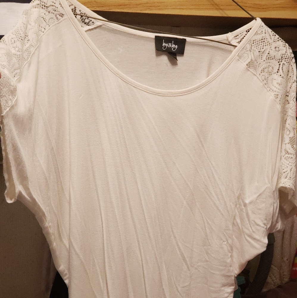 Light weight blouse/tshirt